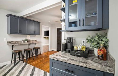 Fenced Yard, Swing Set Pawfect for Family and Dogs! - Foto 34