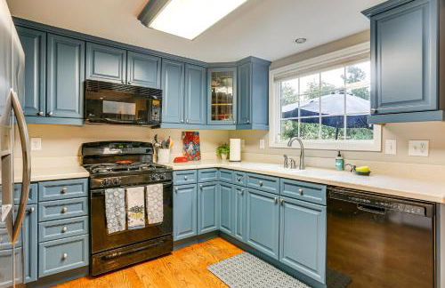 Spacious Family Home with Deck and Yard in Littleton! - Foto 9