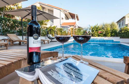 Villa Zdenka with heated pool - Photo 12