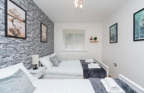 Open Mind Property - 3 Bed Home with Free Parking - Foto 14