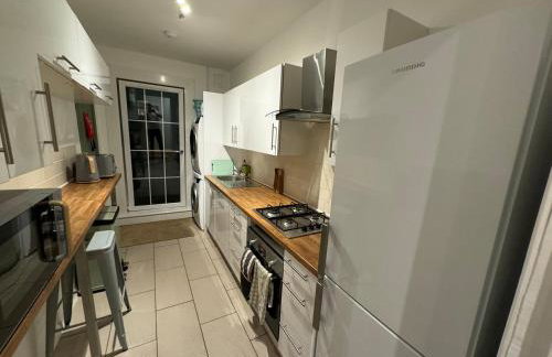 Stirling Haven: Charming 3B Apt in City Centre - Photo 14