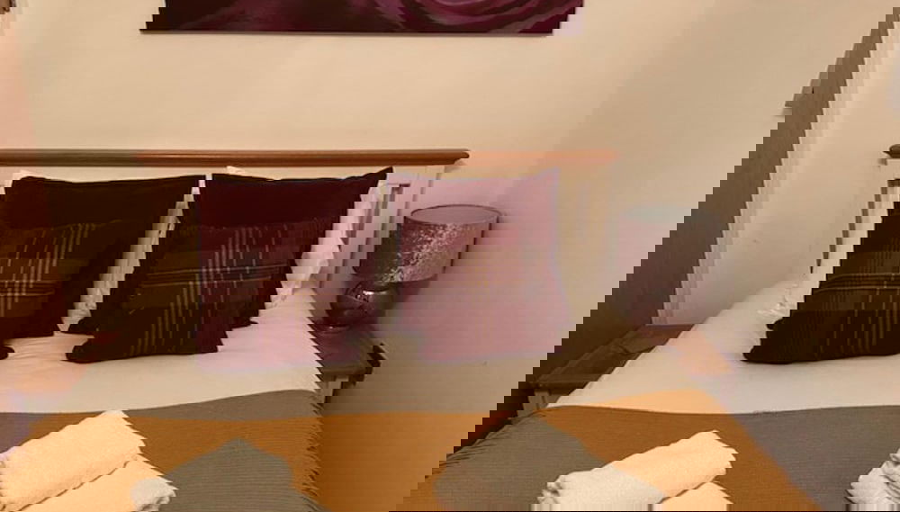 2 Guests - 5min To The Beach - Fireplace - Foto 1, Habitación