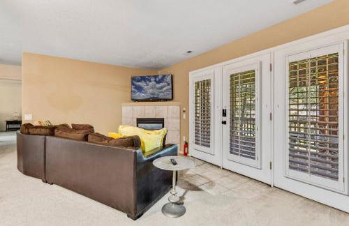 ACE - A Hole in One Right on the Golf Course Hot Tub Mt Views Pines - Foto 26