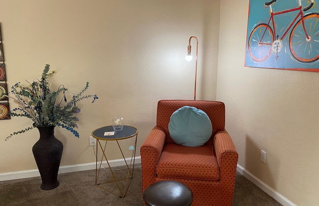 Longer Stay for Travelers Blocks from Hospital and Downtown Security Gates - Foto 25