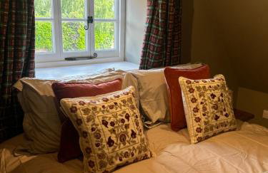 Trowel and Hammer Flat 1 - Foto 1