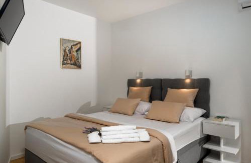 Luxury apartment Marco Polo with a private swimming pool with salt sea water - Foto 29