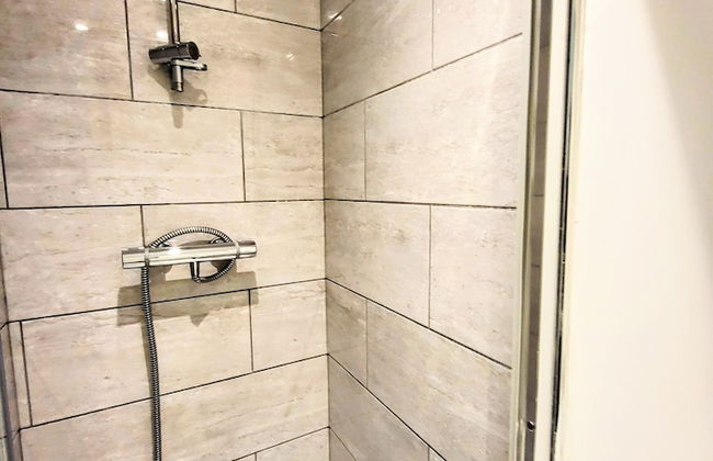 Large Modern House with Parking - Photo 77