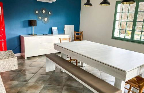 Villa des Suisses with Jacuzzi & View of Lake des Settons - Foto 7