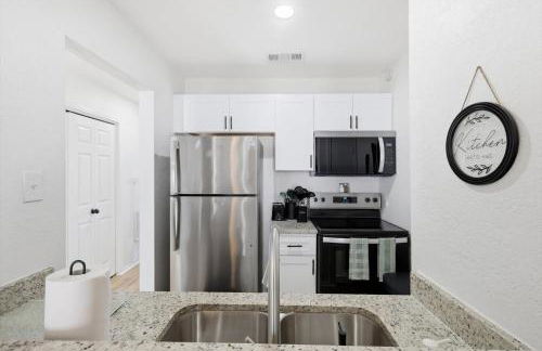 1BD 1BA Stylish Arlington Home w Backyard - Foto 12