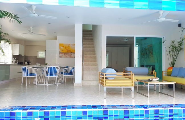Beachside 3-bedroom Townhouse w Private Pool at 70 Meters From Beach - Photo 13