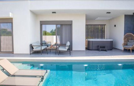 Villa Viventia with Heated Pool - Photo 30