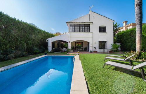 Villa in Marbella with golf views - Photo 1