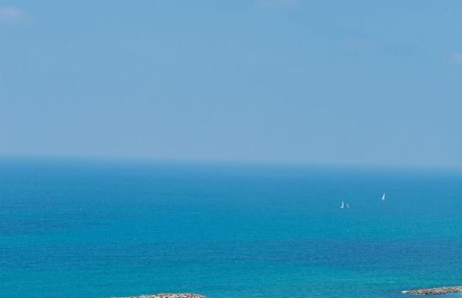 Chic Urban Getaway with Balcony & Mamad by Sea N Rent - Foto 30