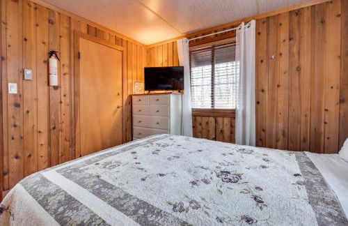 Fire Pit and Community Perks Gouldsboro Cabin! - Foto 11