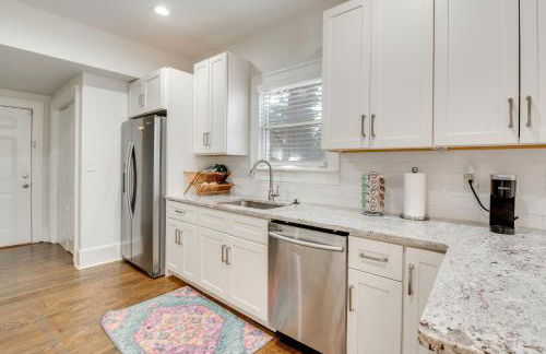 Easy MARTA Access! Modern ATL Home with Deck - Foto 9