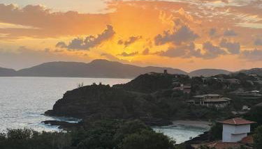 Vista panorâmica e praia a pé. - Foto 2