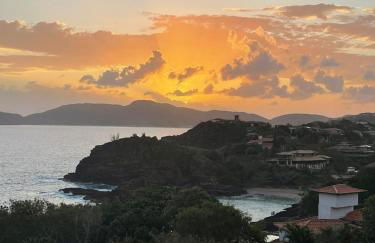 Vista panorâmica e praia a pé. - Foto 2
