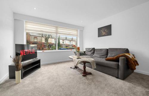 Modern 2BR Near Manchester Sleeps 6 ,Parking , Free WiFi in Middleton Ideal for Work Stays and Relaxation - Foto 1