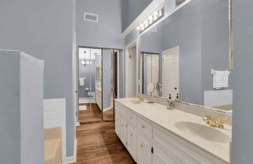 Spacious 4BR Family Home with Game Room - Foto 19