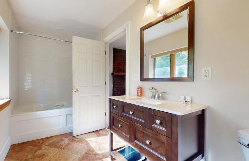 Stone House - Photo 16