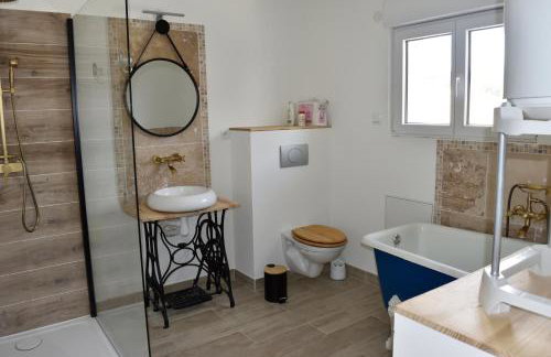 50m2, 4 personnes , jacuzzi et sauna privatif - Photo 45