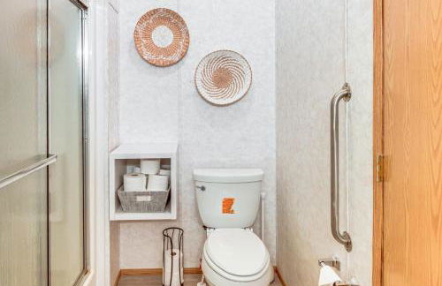 Tenstrike Lake House on 60 Acres Hike and Fish! - Foto 11