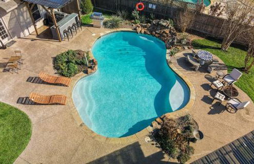 Elite 4BR 2BA Holiday Home with Hot Tub, Pool, and BBQ - Foto 4