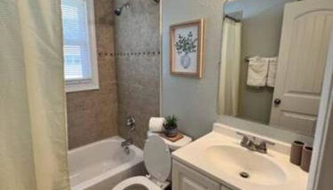 Condo 5 min Uptown I Fast Wi-Fi & Private Patio - Foto 2