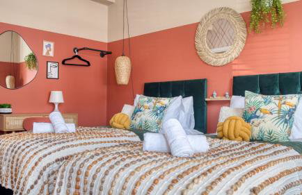 London Hammersmith - hot tub, games, arcade - Foto 10