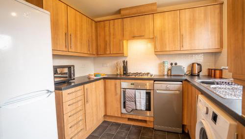 Central location -3 Beds, 2 baths , off-street parking, fast Wifi, sleeps 7 - Foto 4, stove, dishwasher, pet friendly, toaster, minibar