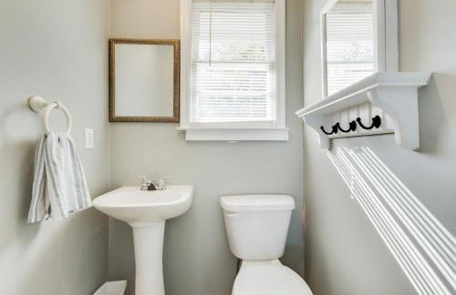 Dock and Fire Pit Lakefront Bonneau Home! - Foto 15