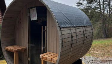 Spring cabin with Dome, Sauna, Hot Tub, Pickleball, Firepit - Photo 3