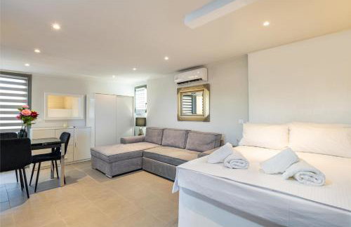 Panorama View Apt with Jacuzzi by 8essentially - Foto 5