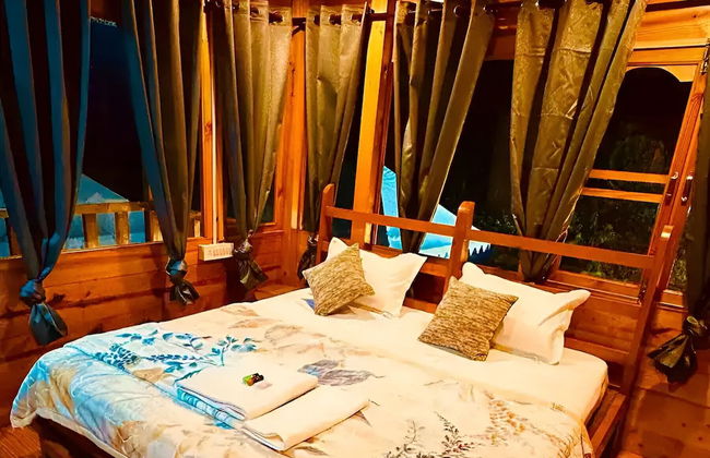 Hollywood Camps and Restaurant Bir - Foto 7