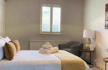 NEW LISTING! - Cosy 1Bd Nestled in Teddington - Foto 1