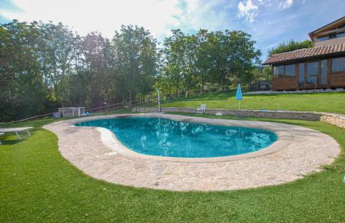 Gorgeous Home In Monterubbiano With Private Swimming Pool, Can Be Inside Or Outside - Foto 9
