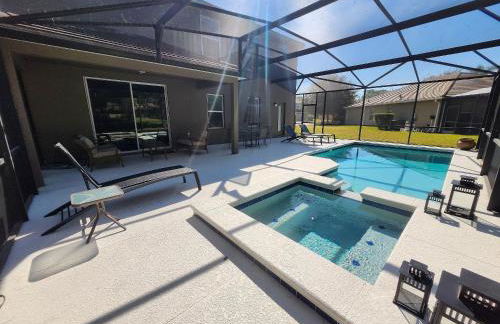 Incrível casa 5BD/5BA com piscina perto da Disney - Foto 2