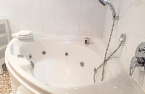 Souterrain Apartment mit eigenem Eingang und Terasse - Foto 18