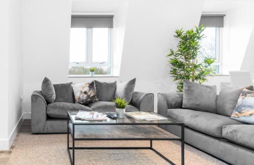 Modern Two Bed Apartment - Balcony & Parking - Netflix 8MC - Foto 13