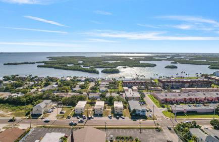 Oceanfront Cocoa Beach Vacation Home Private Beach, Tiki Bar & Family Fun - Foto 47