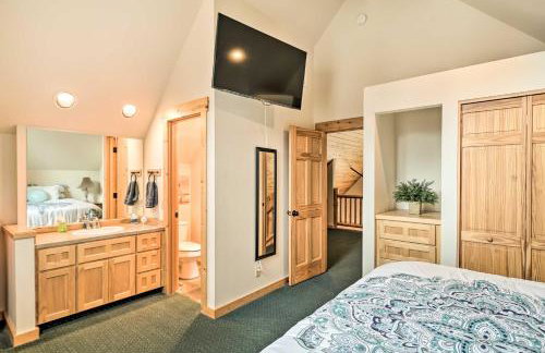 Chalet at Running Y Resort with Wraparound Deck! - Foto 16