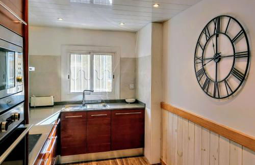 Cerca de Barcelona, y entre tres Parques Naturales, casa de 4 habitaciones y 2 baños con piscina, barbacoa y chimenea - Foto 46