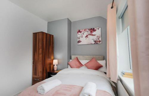 Comfy stays, Rotherham for contractors & Families, spacious, conservatory, free parking, wifi, 3BDR - Foto 52