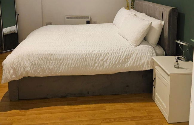 Apartment - Free Parking & Near Hospital - Photo 3