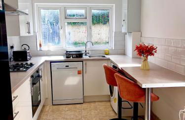 Spacious 4Bedroom - 10mins to London Bridge with Parking & Garden - Foto 8