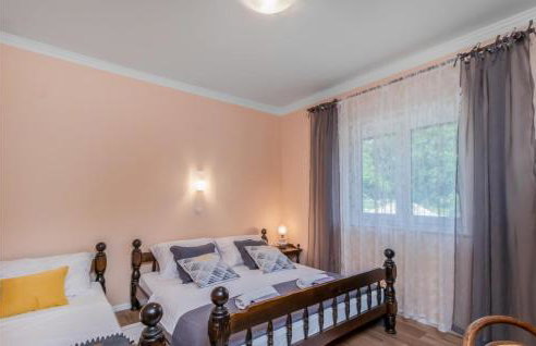 3 Bedroom Beautiful Apartment In Susanj - Photo 15