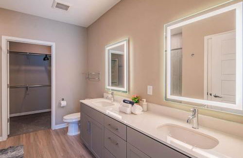 Spacious 2BR Uptown Biltmore Gym Pool Parking WD - Foto 46