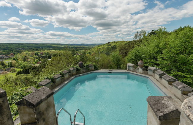 Live Your Dream at This Castle in the City of Spa - Foto 1