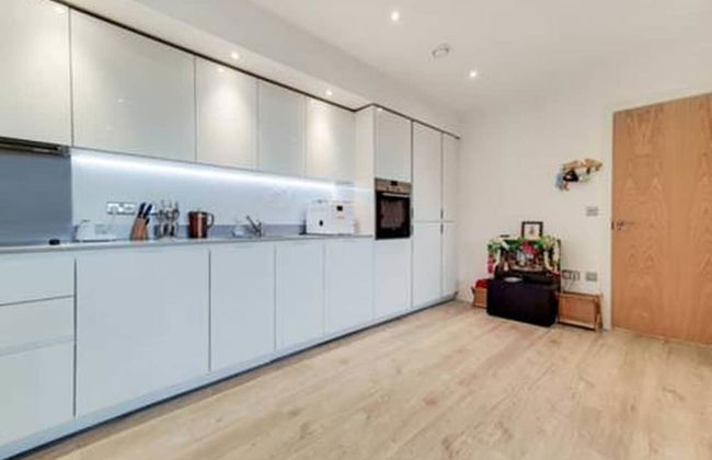 London 2 Bedroom In London - Photo 14