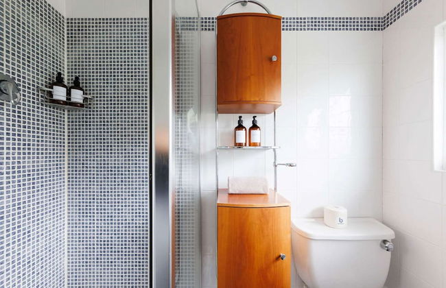 Charming Beach Getaway - Spacious 4BR Sunny Garden - Foto 22